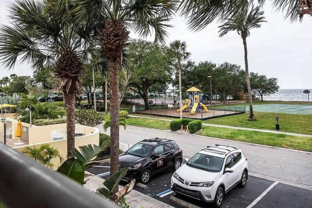 Manatee, Studio202, Beach Steps Away! Pool+Wifi Ръскин Екстериор снимка