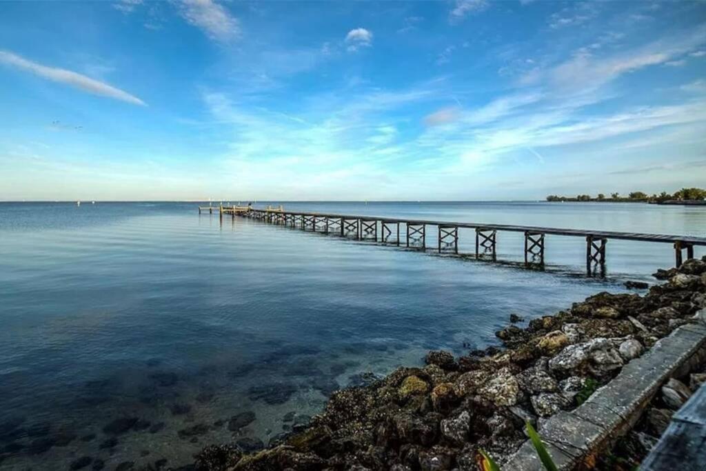 Manatee, Studio202, Beach Steps Away! Pool+Wifi Ръскин Екстериор снимка
