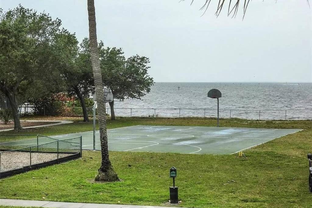 Manatee, Studio202, Beach Steps Away! Pool+Wifi Ръскин Екстериор снимка
