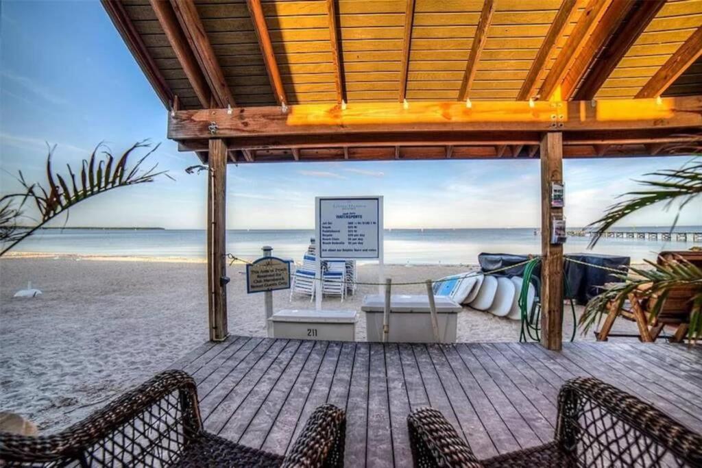 Manatee, Studio202, Beach Steps Away! Pool+Wifi Ръскин Екстериор снимка